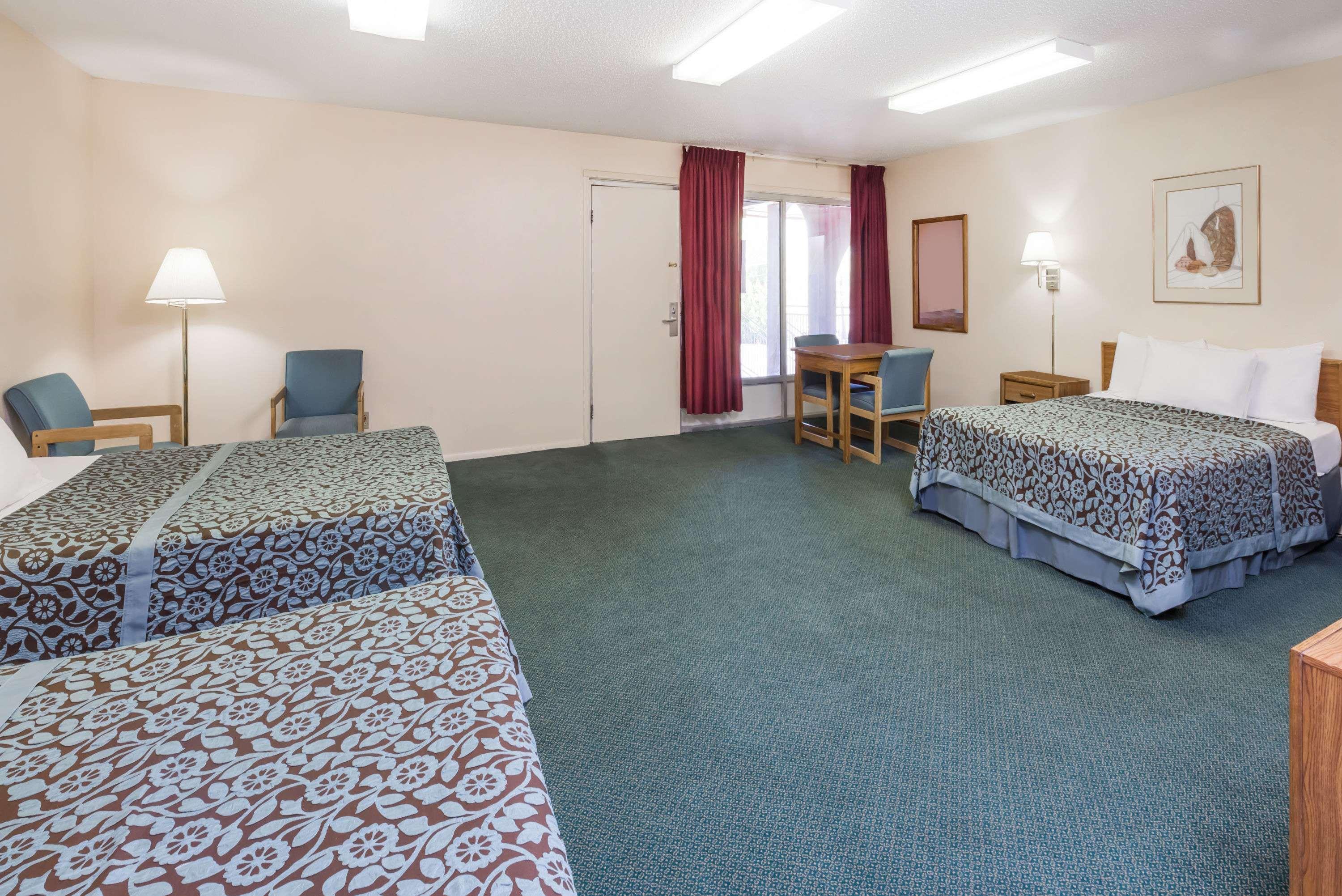 Days Inn By Wyndham Socorro Exteriör bild
